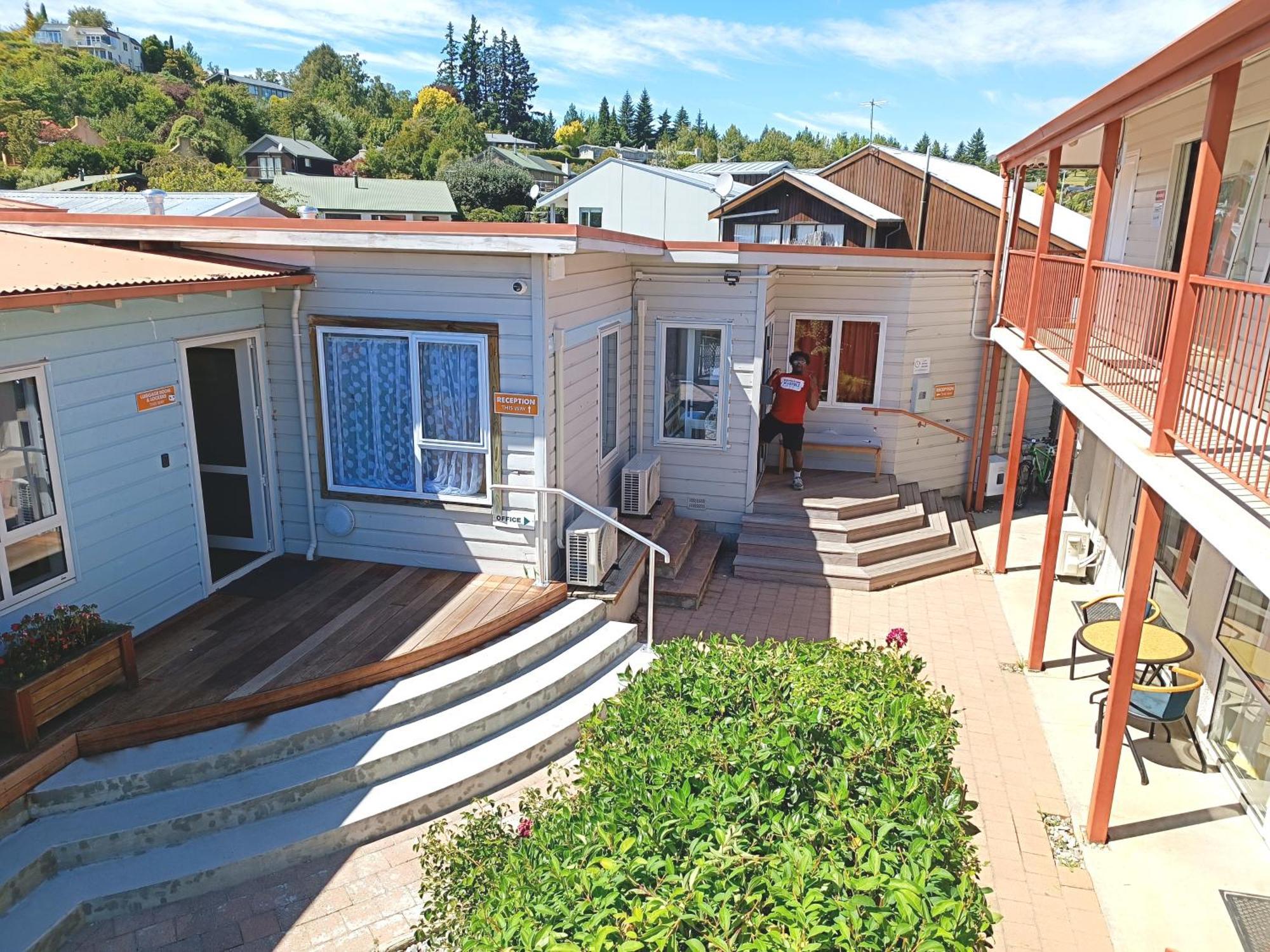 Adventure Wanaka Hostel Exterior photo