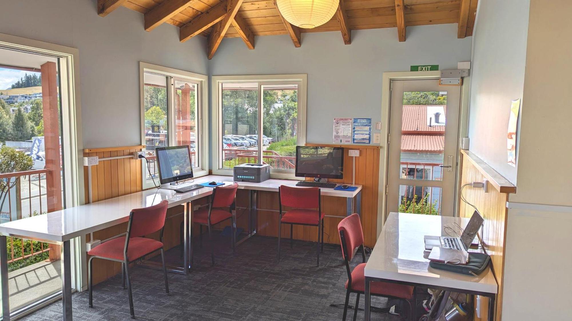 Adventure Wanaka Hostel Exterior photo